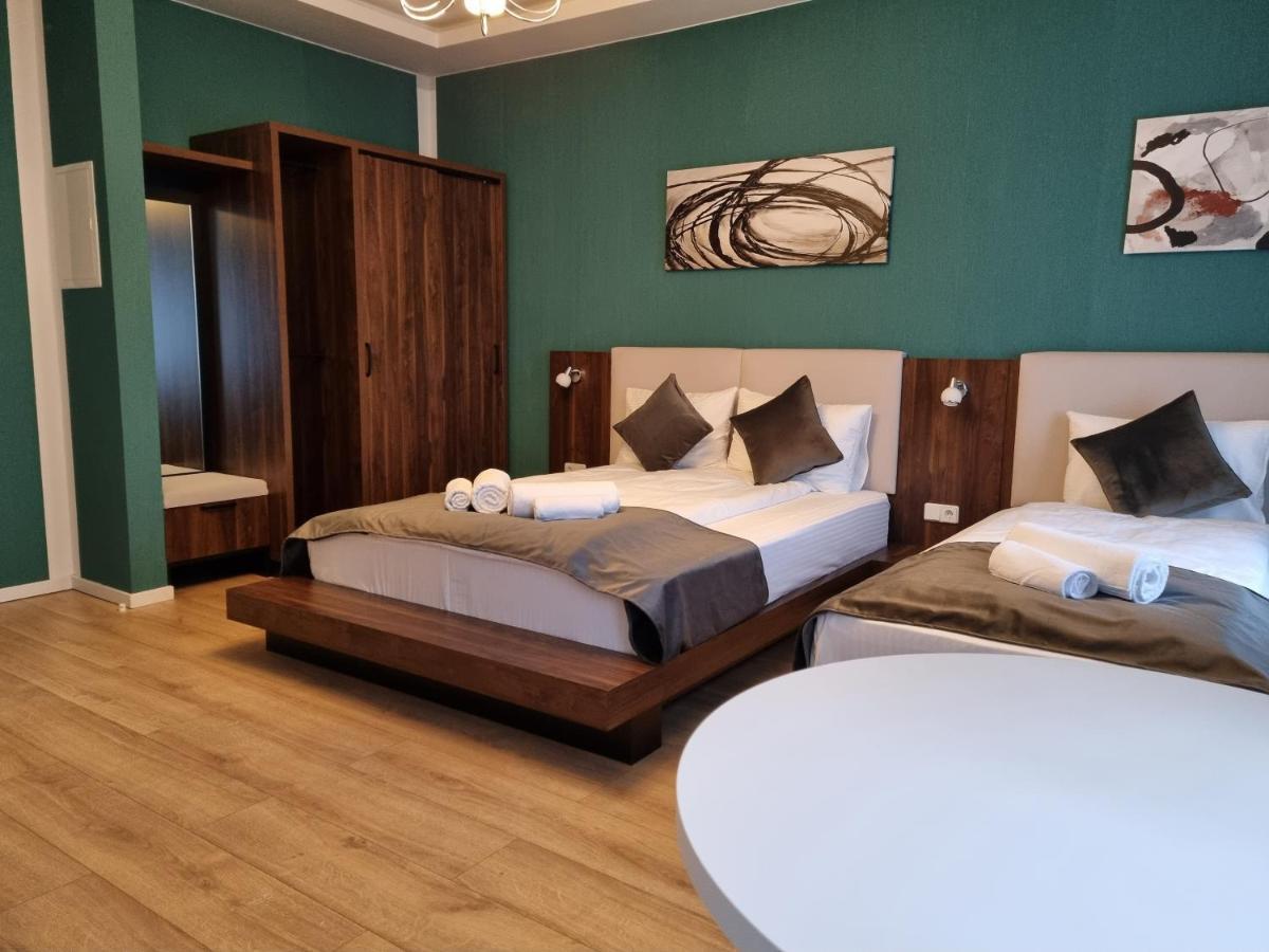 Deluxe Family Room,1185075217:JPEG
