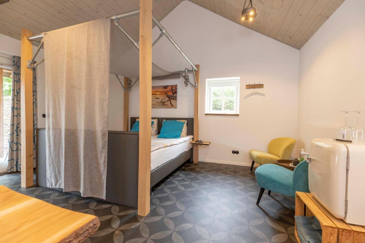 Deluxe Double Room Shower