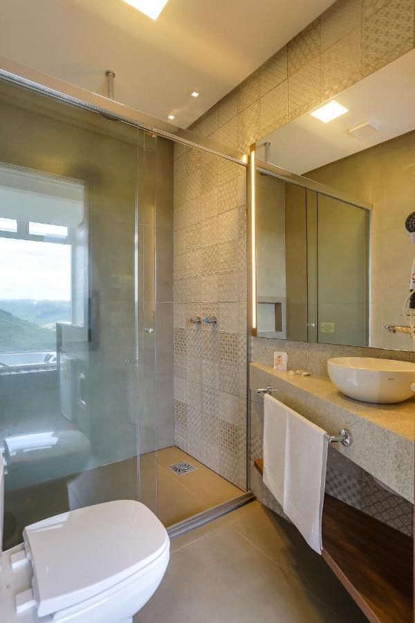 Deluxe Suite Spa Bath