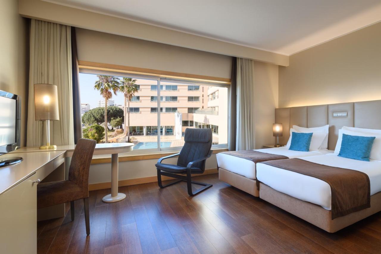 Deluxe Twin Room Pool View Non-Smoking