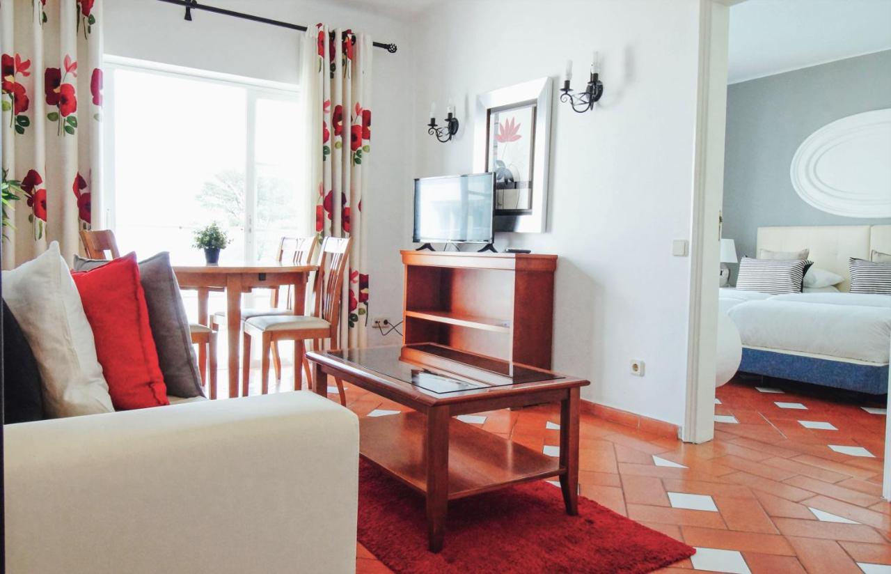 One-Bedroom Apartment Sea View