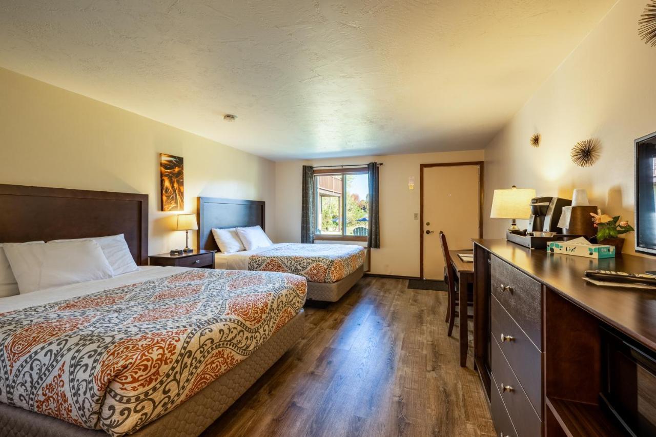 Queen Room Two Queen Beds