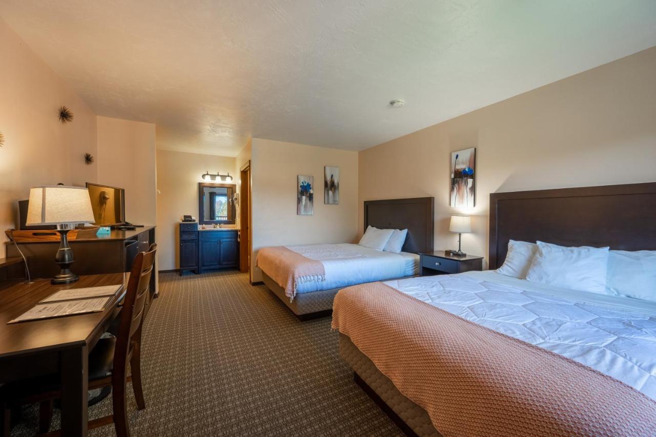 Queen Room Two Queen Beds