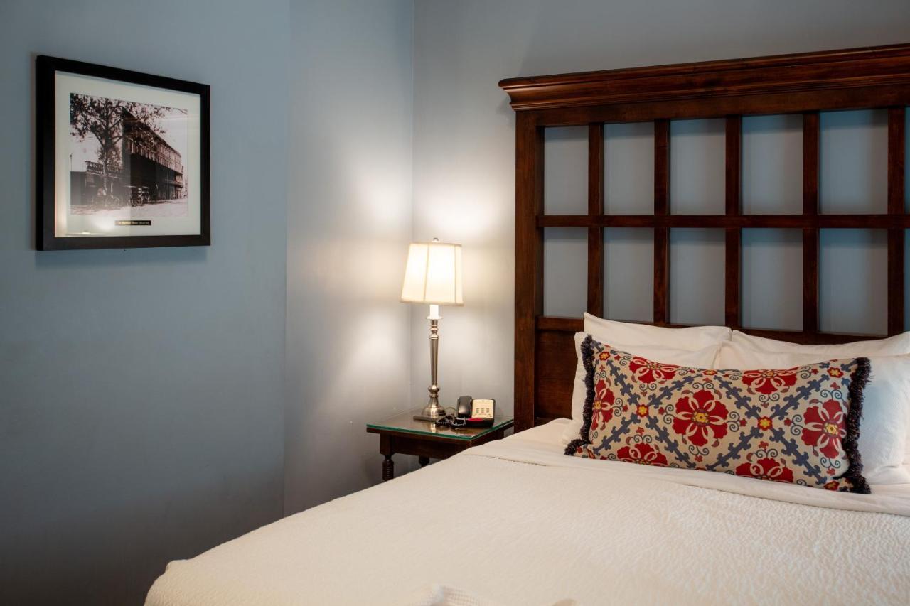 Petite Queen Room