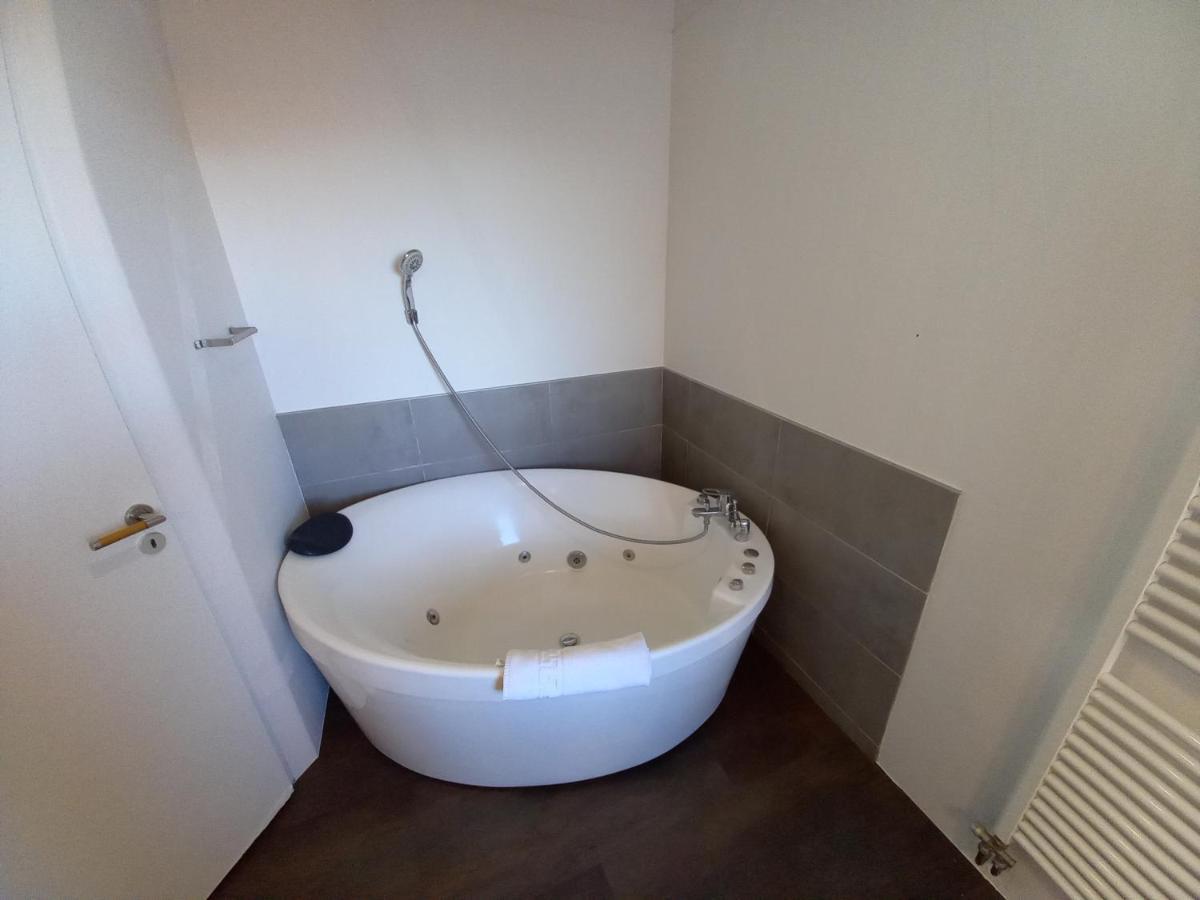 Suite Terrace Spa Bath