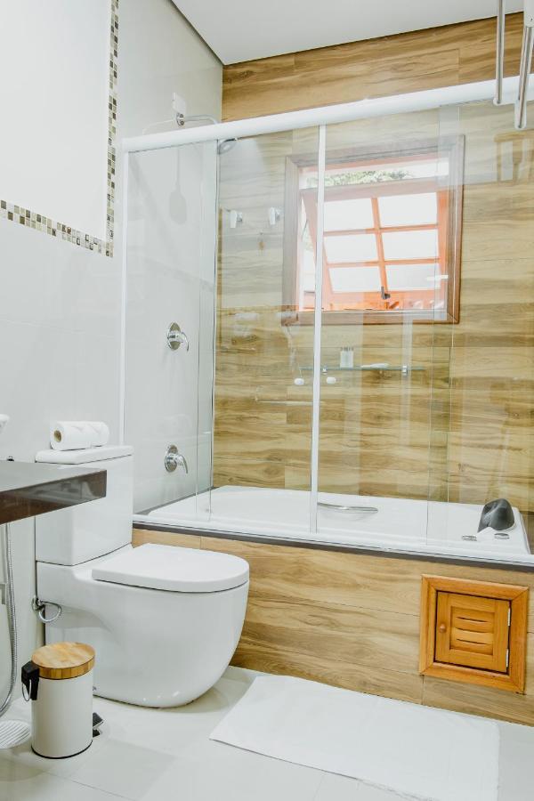 Deluxe Suite Spa Bath