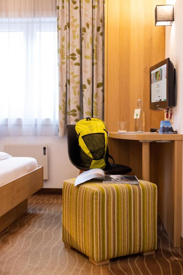 Single Room,749867240:JPEG