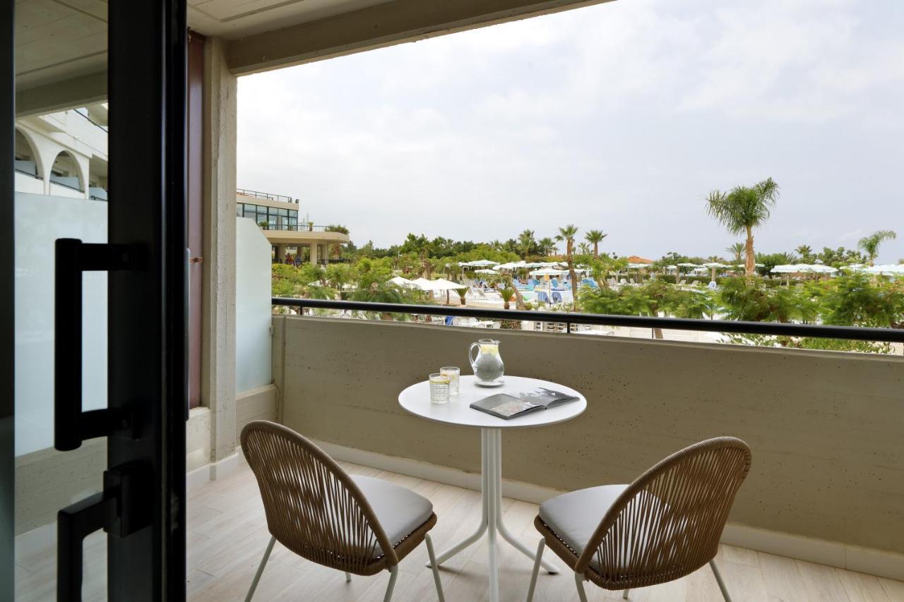 Deluxe Pool View