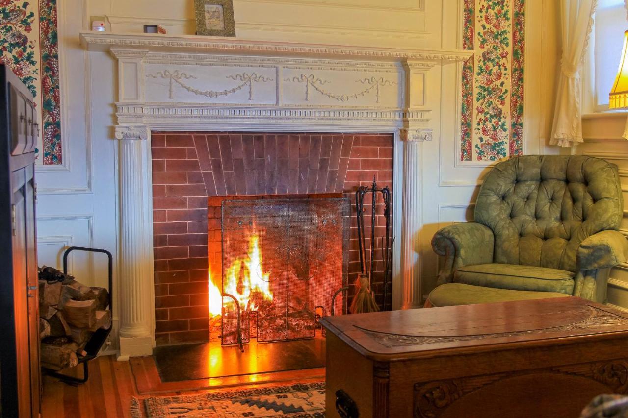 Bristed Suite King Bed Fireplace Mountain View