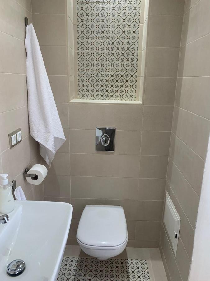 Tweepersoonskamer met een Eigen Externe Badkamer