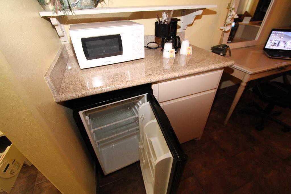 Queen Room Two Queen Beds Roll Shower Mobility Accessible or Non-Smoking,683319768:JPEG