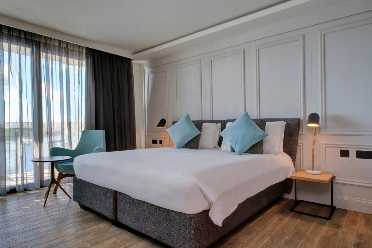 Deluxe Double or Twin Room Sea View