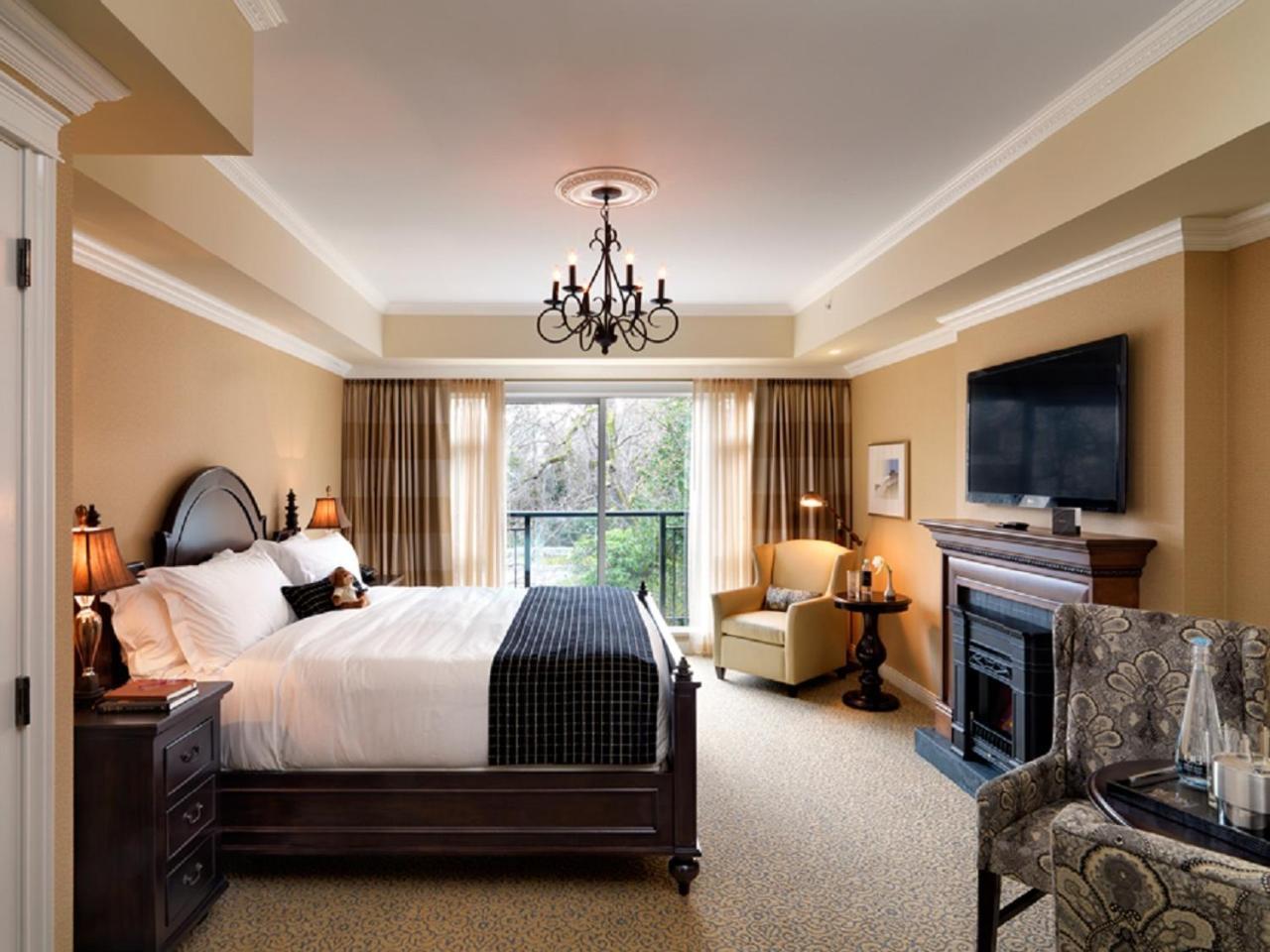 One Bedroom Suite Residential View King Pool Access Ages 16