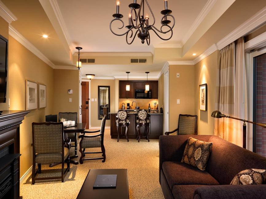 One-Bedroom Suite Ocean-Residential View King Pool Access Ages 16