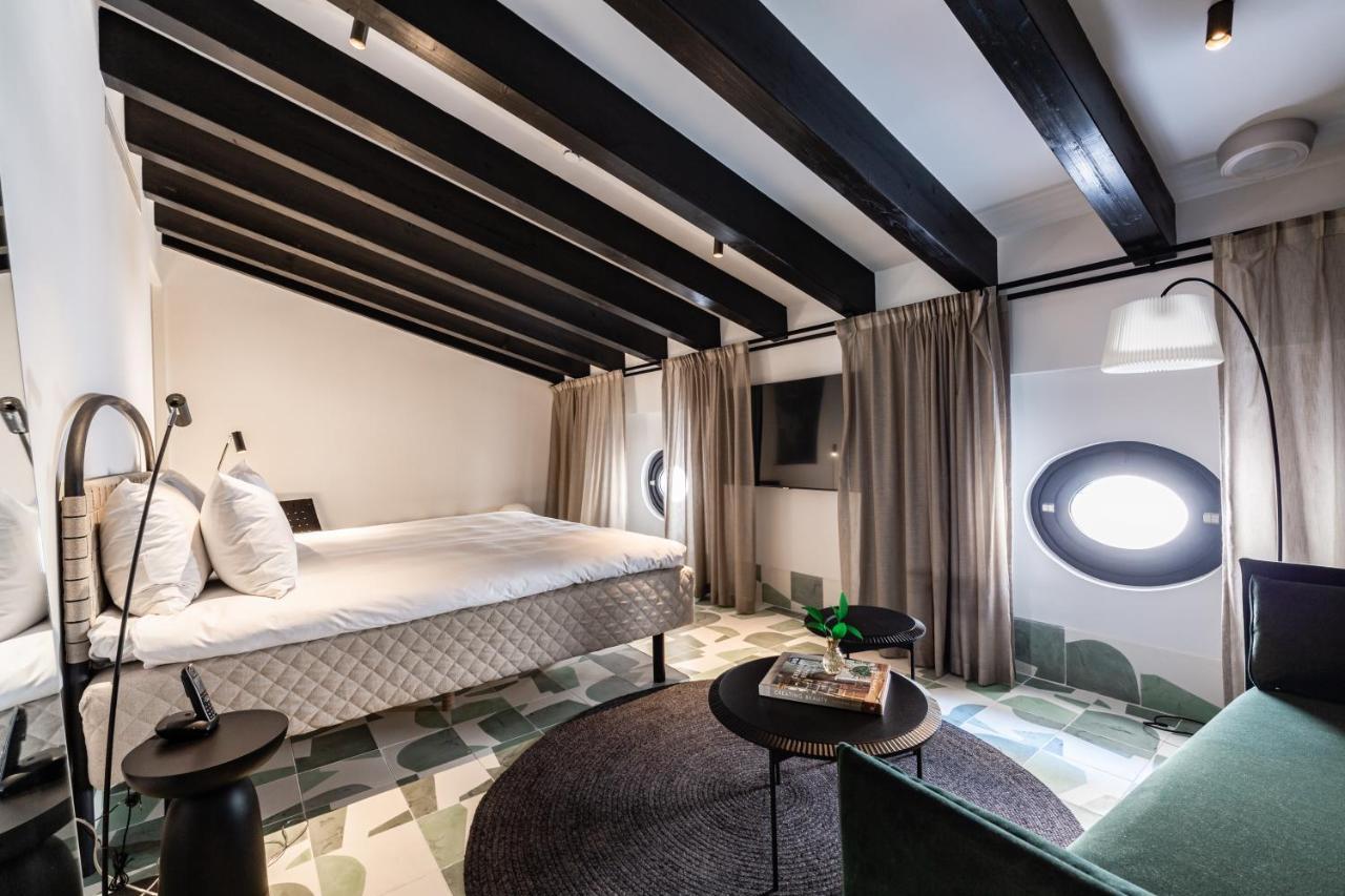 Superior Attic Room,1145263585:JPEG