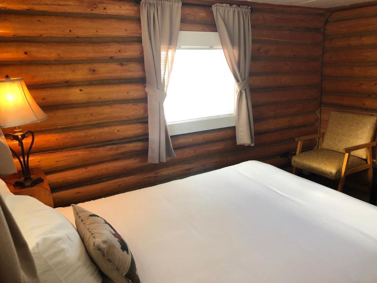 2 Room 2 Queen - Cabin 21
