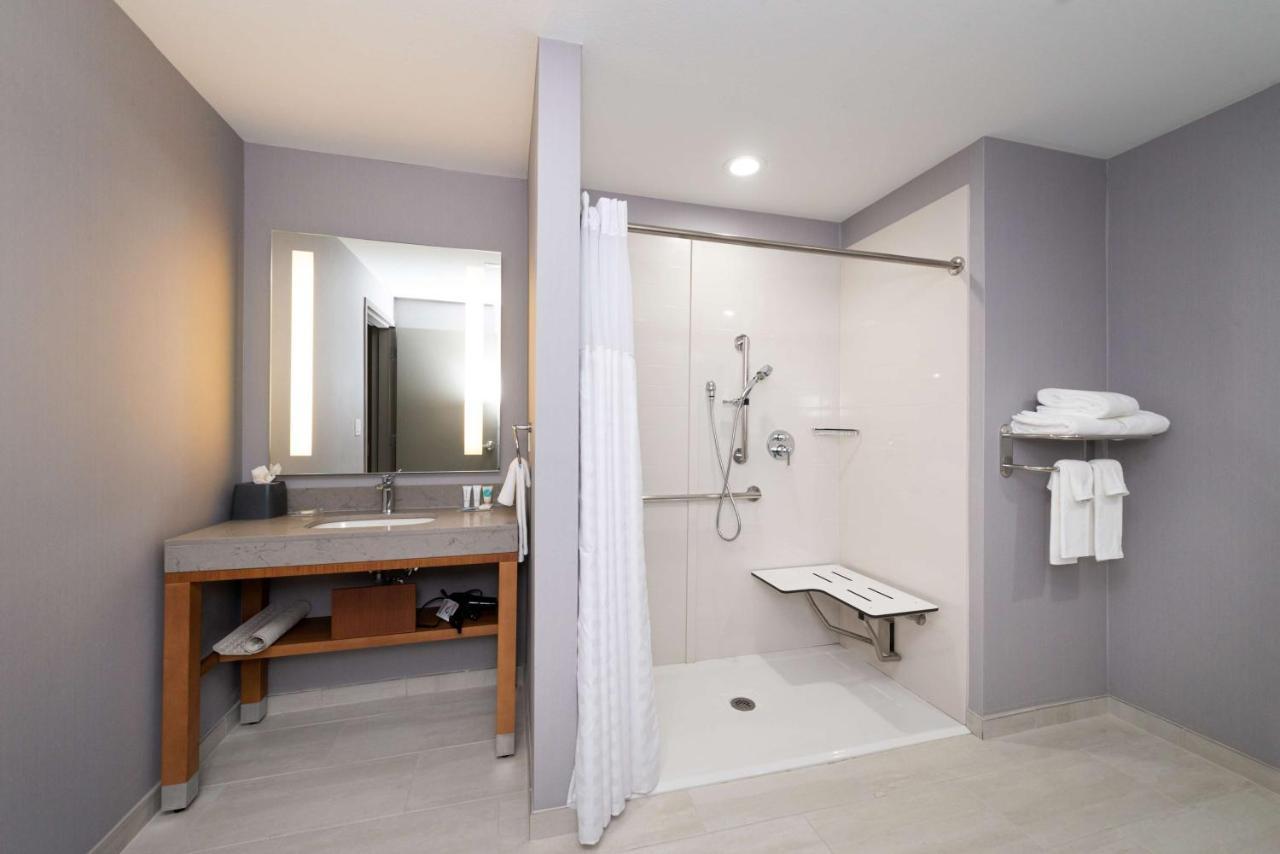 Queen Room Two Queen Beds Roll Shower Disability Access