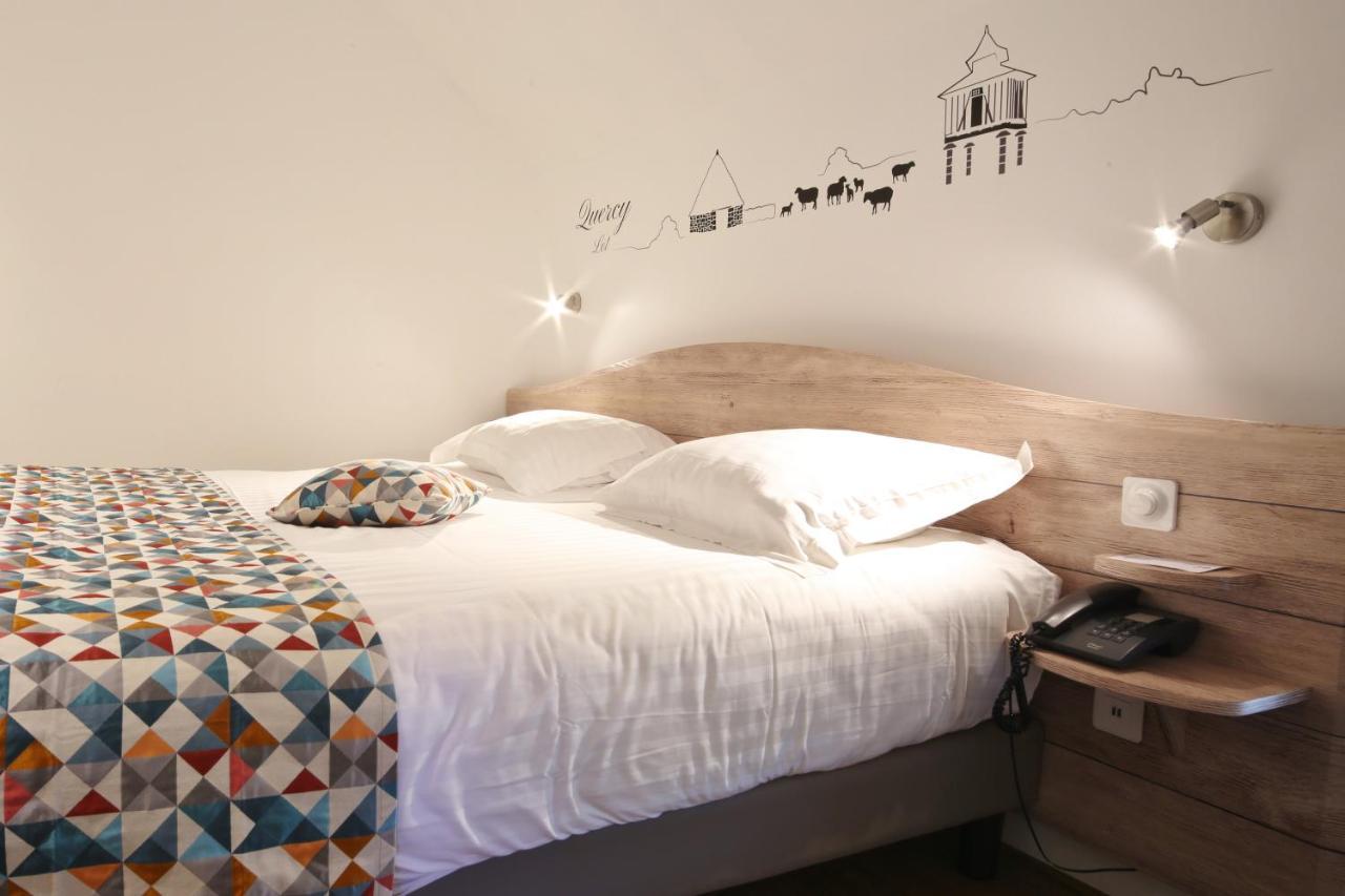 Deluxe Quadruple Room Queen Bed Kitchen