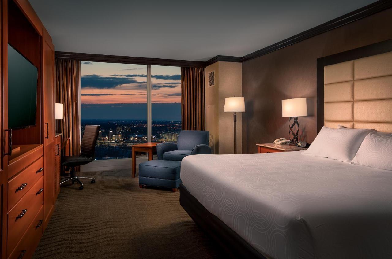 Deluxe Room One King Bed Smoking