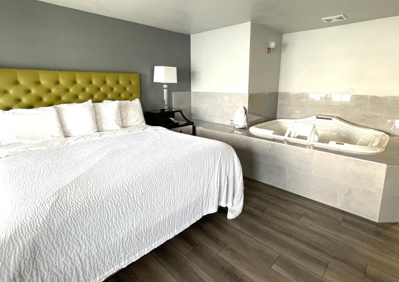 Premium King Deluxe Room