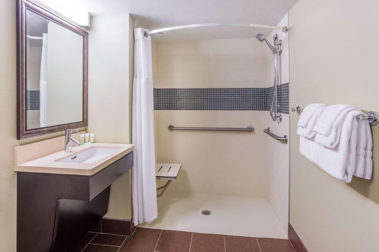 Two Bedroom Queen Suite with Three Queens,1722963117:JPEG