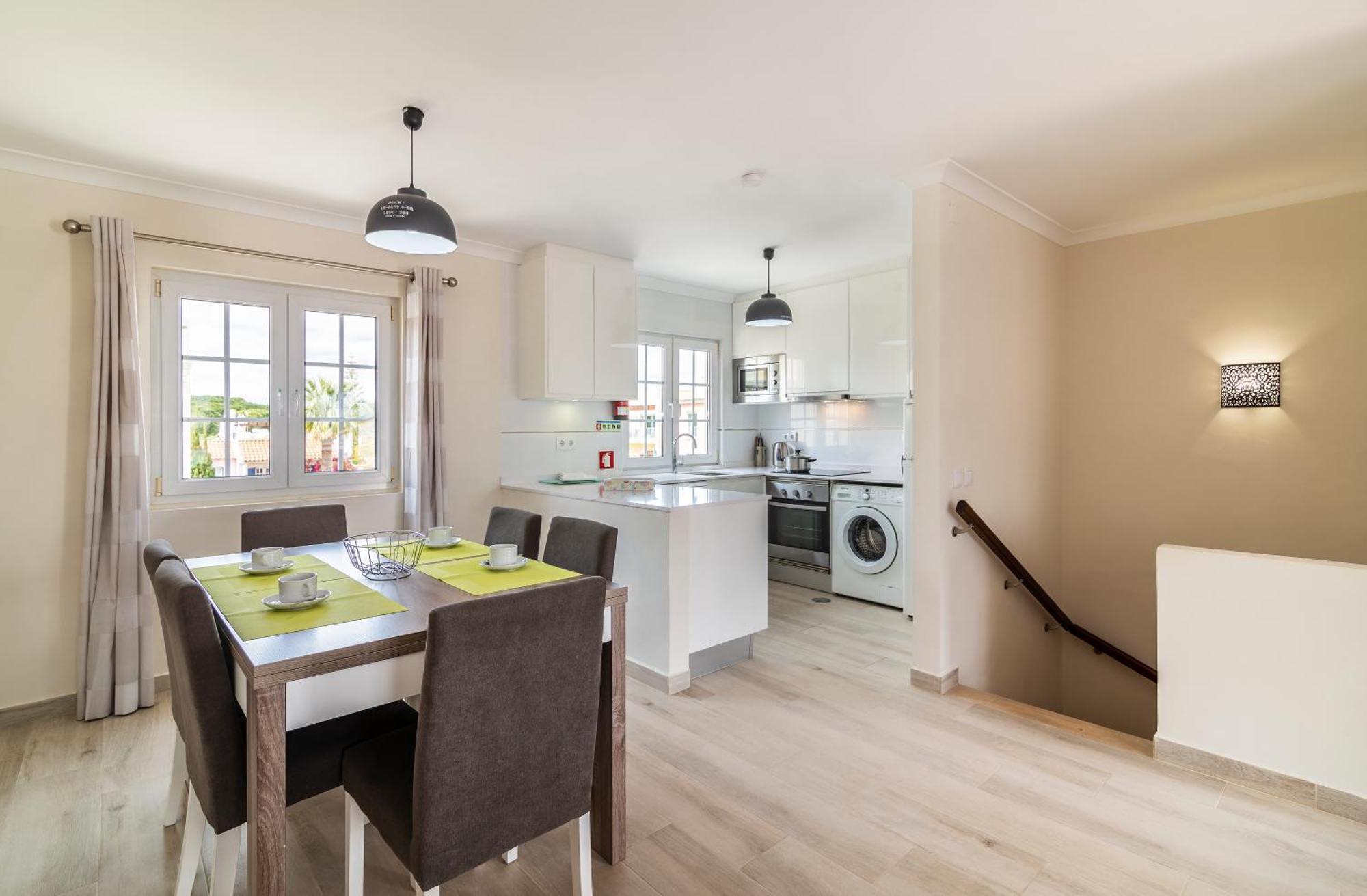 Three-Bedroom Apartment,815268266:JPEG