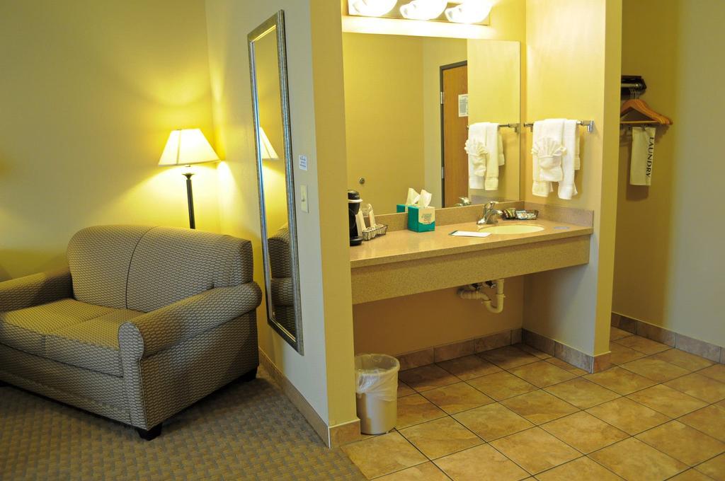 King Suite Spa Bath