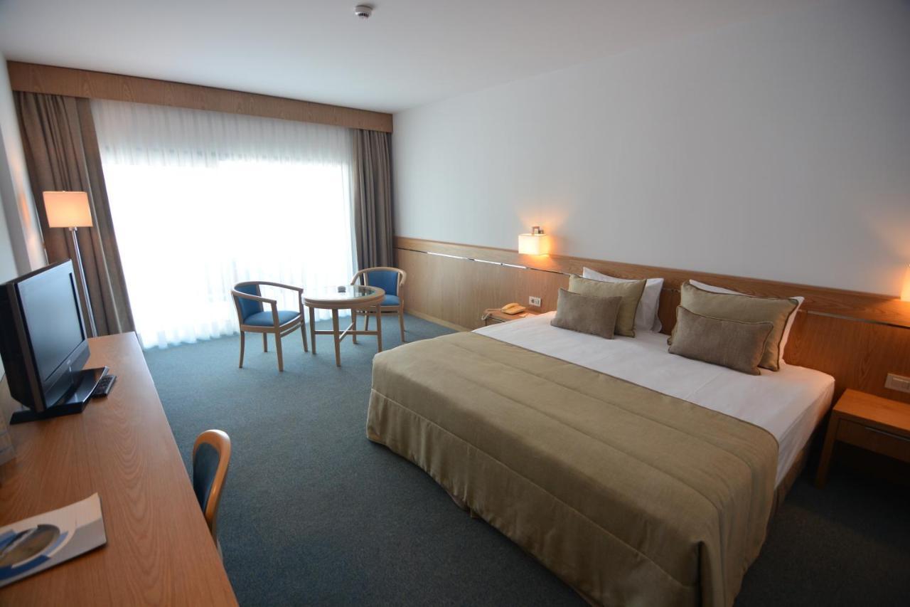 Double or Twin Room Side Sea View