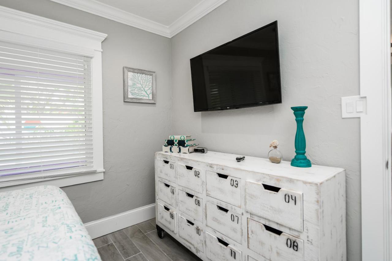 Deluxe 1 Bedroom Suite w or Patio