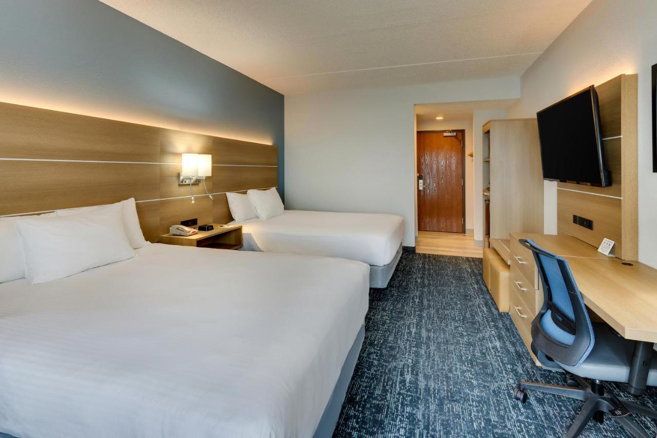 Queen Room Lake View