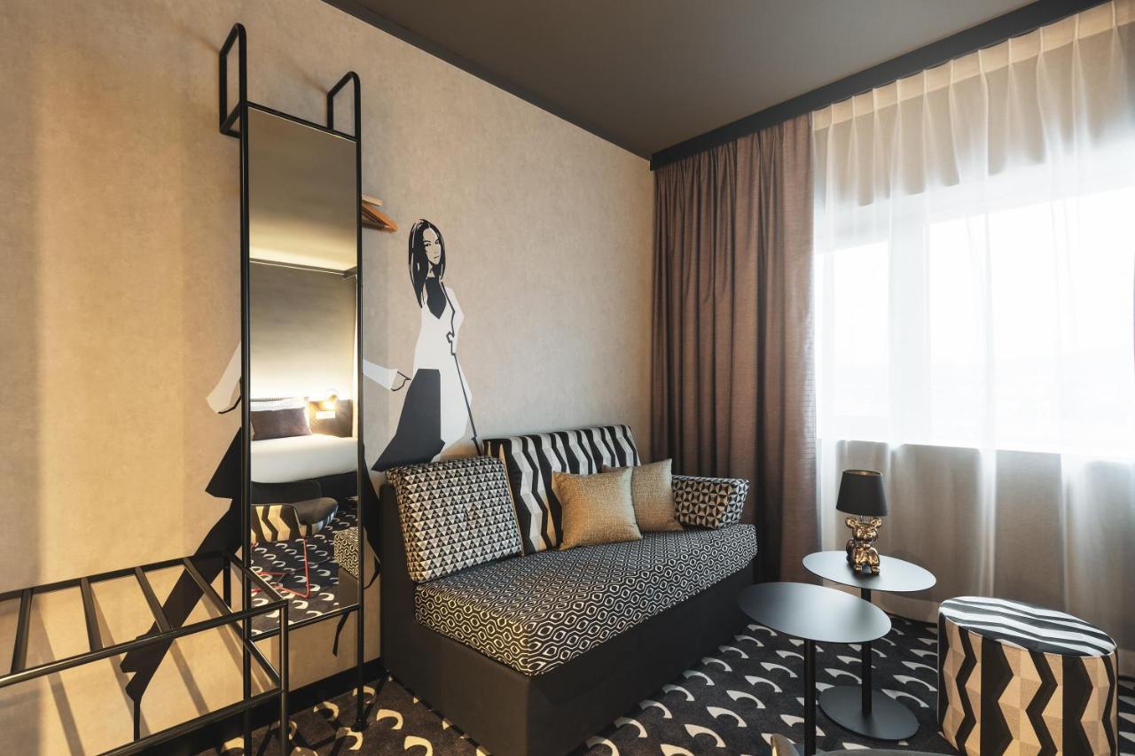 Studio One Double Bed One Single Bed