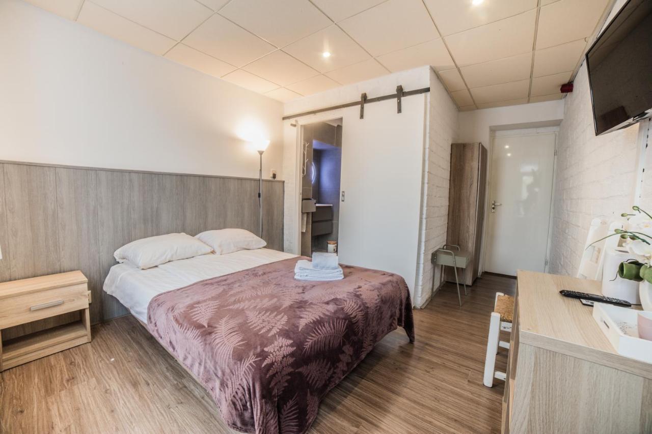 Double or Twin Room Private Bathroom