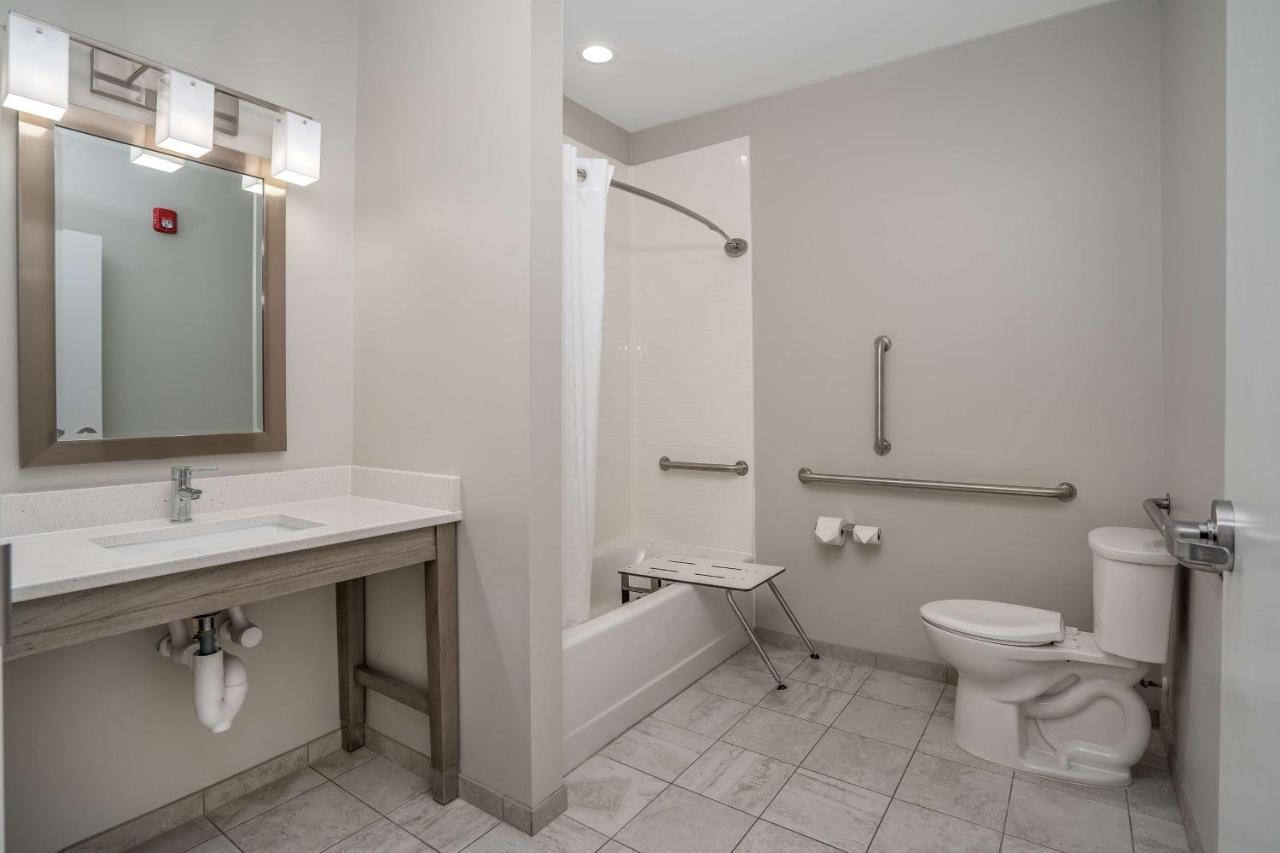 One-Bedroom King Suite with Bath Tub and Living Room - Disability/Non-Smoking
