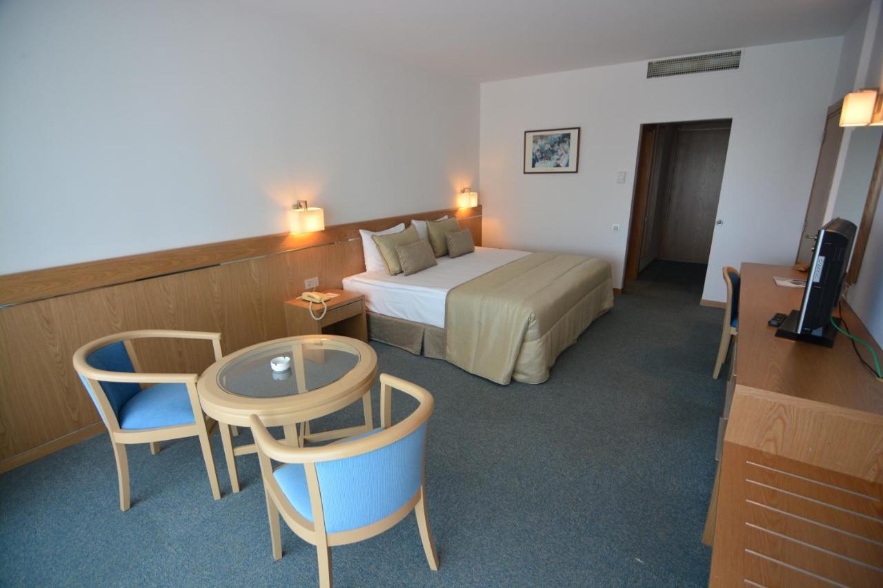 Double or Twin Room Side Sea View