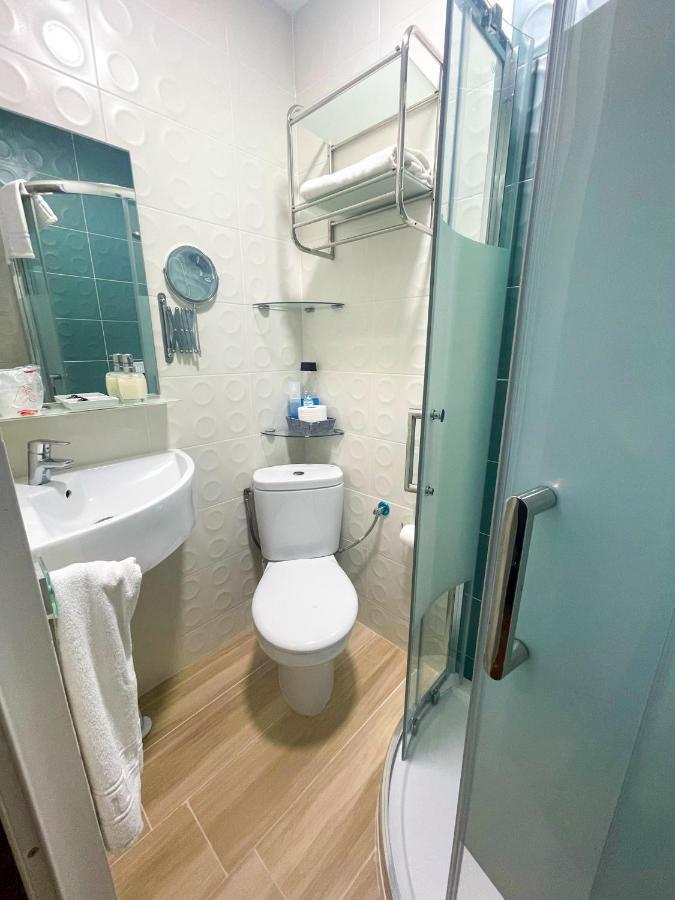 Single Room Private Bathroom