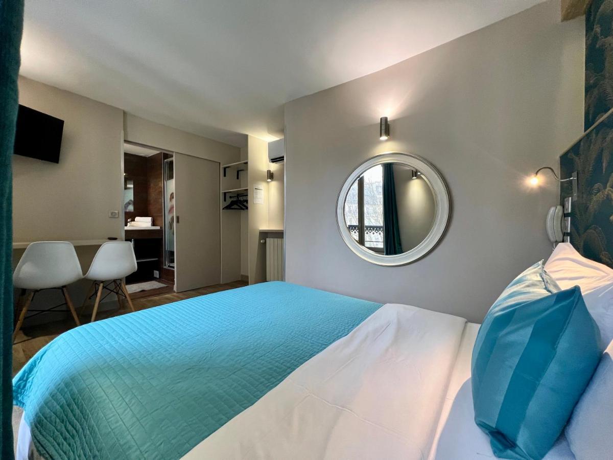 Room View Silver