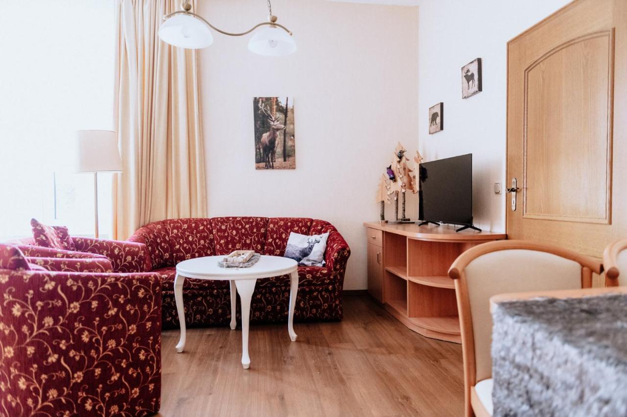 One-Bedroom Apartment Balcony,1198145656:JPEG