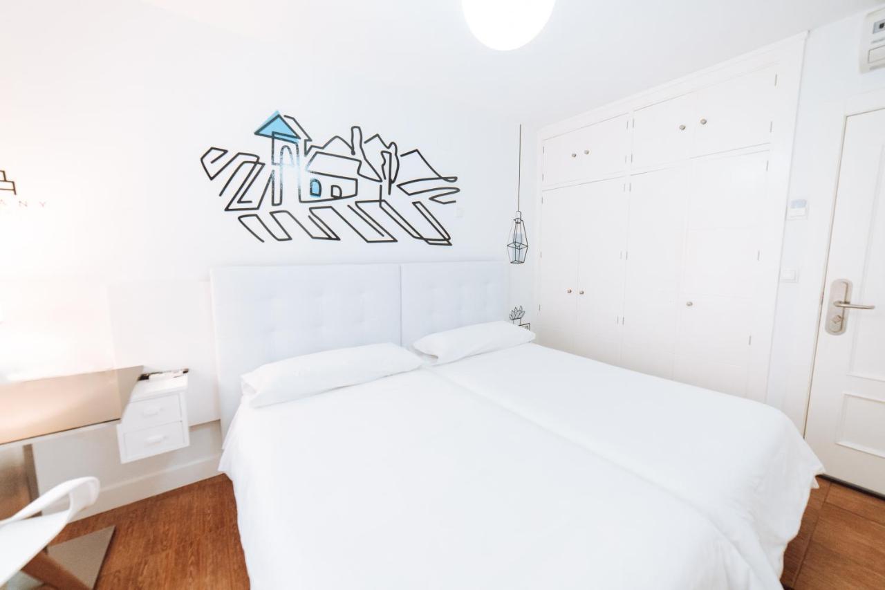 Twin Room Private External Bathroom