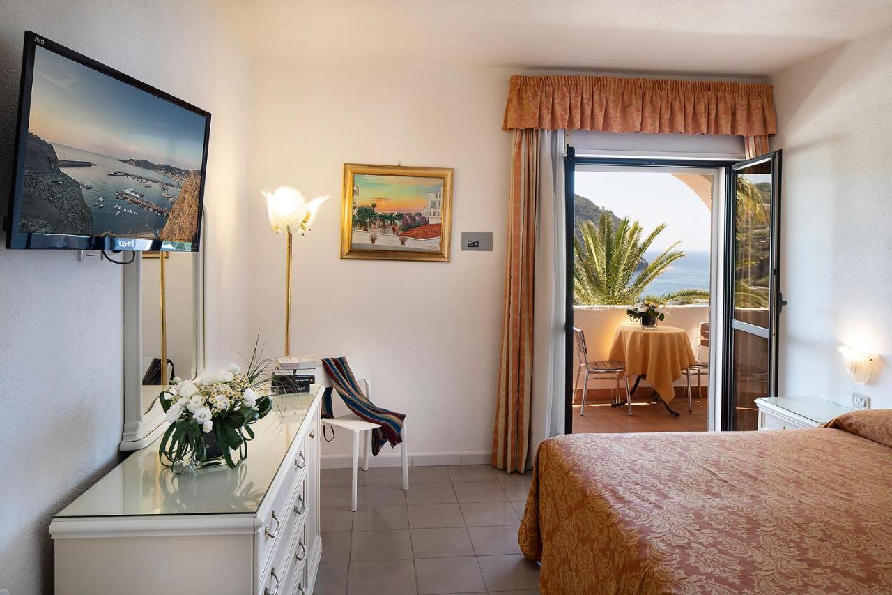 Double or Twin Room Sea View