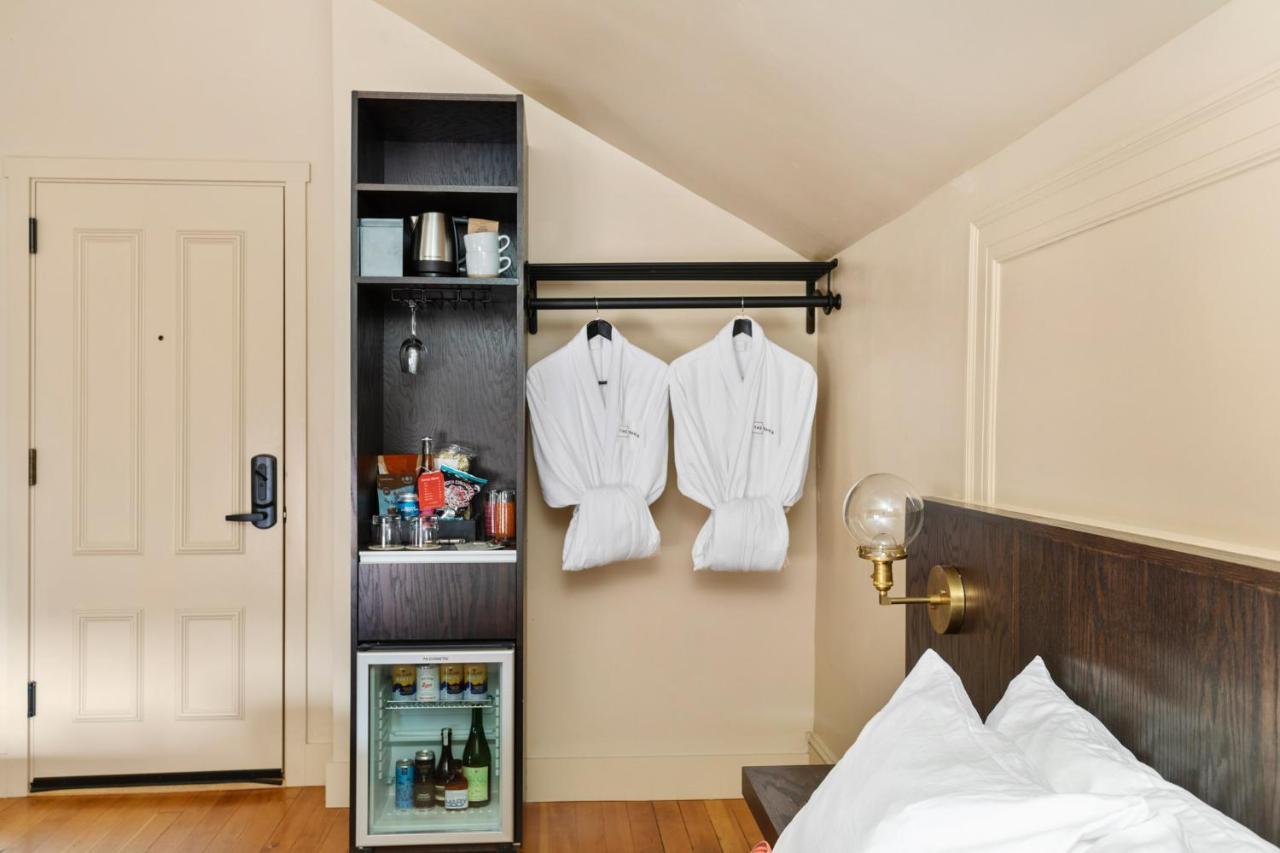 Standard Queen Room