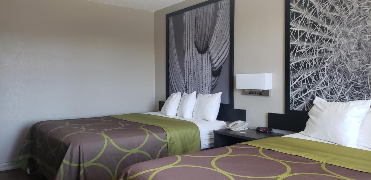 2 Queen Beds Deluxe Non-Smoking