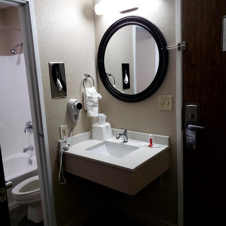 Deluxe King Room Non-Smoking