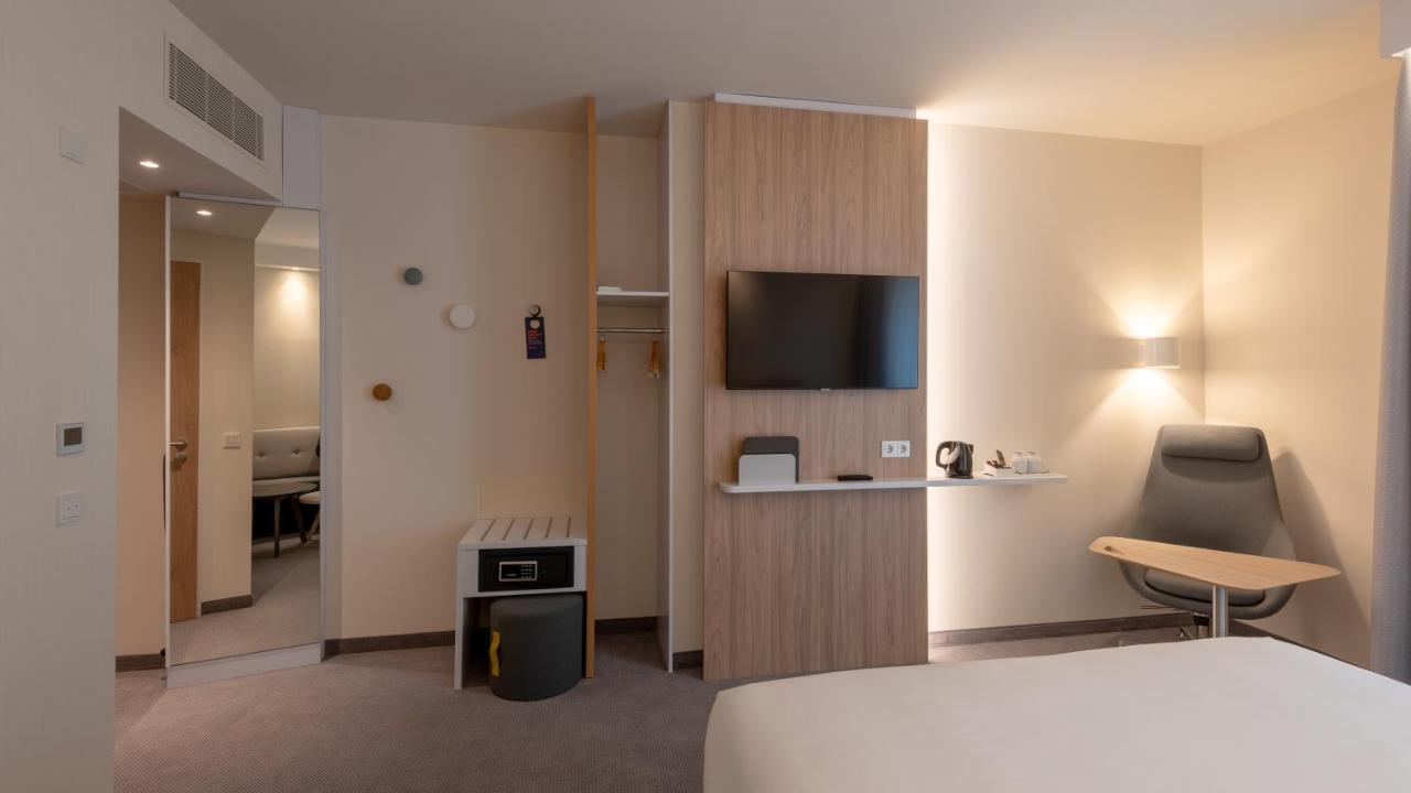 Standard Queen Room
