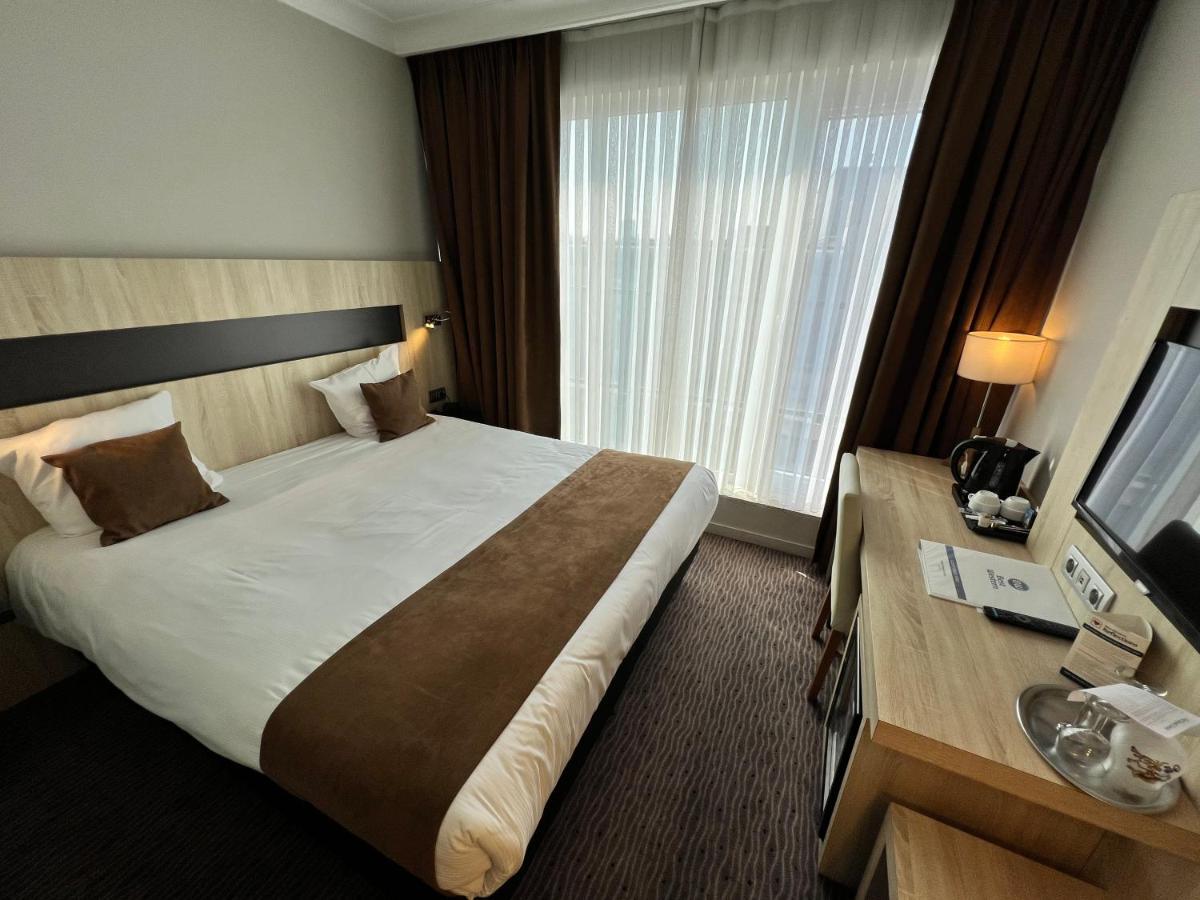 Standard Queen Room