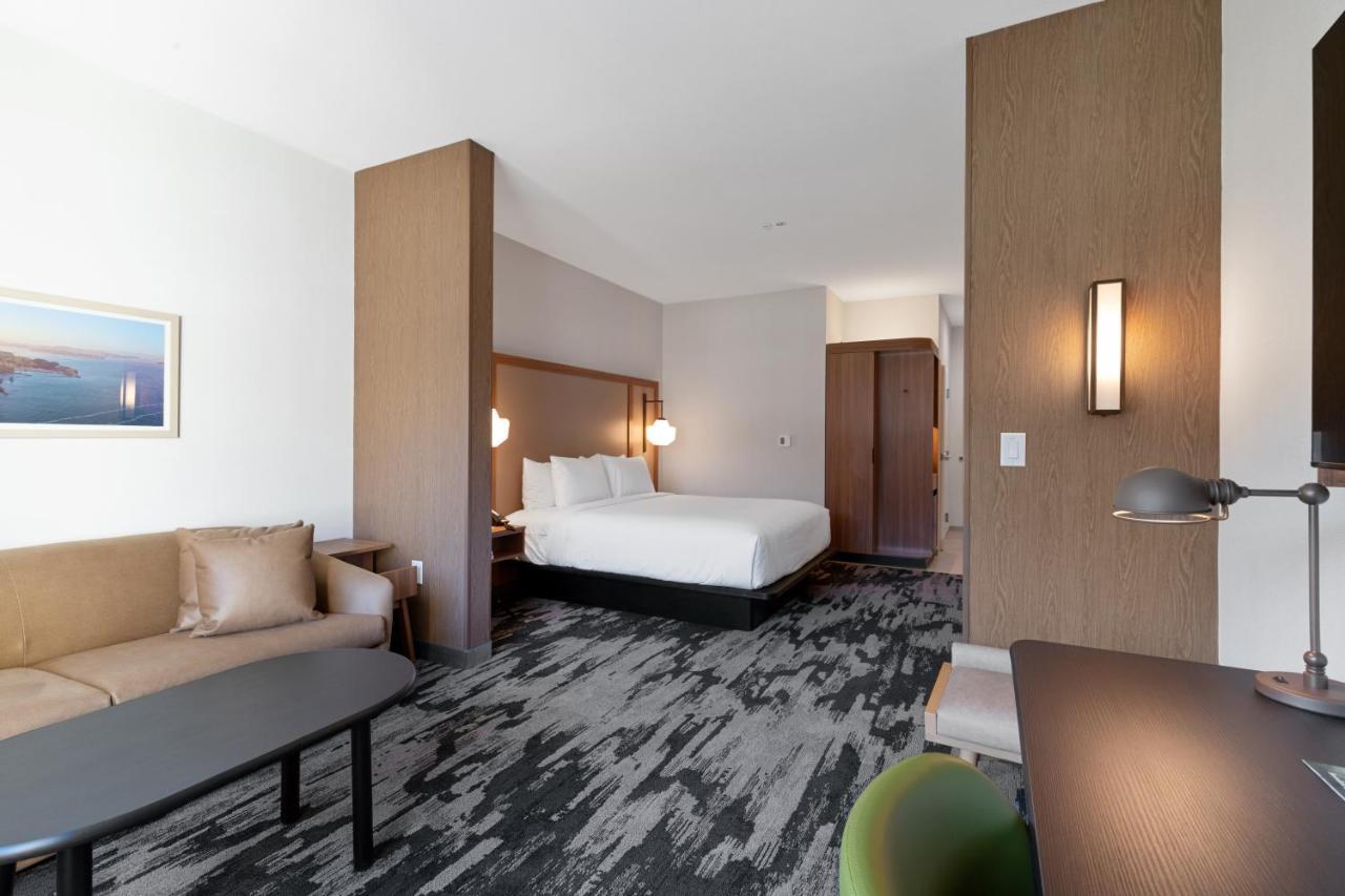 King Suite with Bathtub and Sofa Bed - Mobility Access