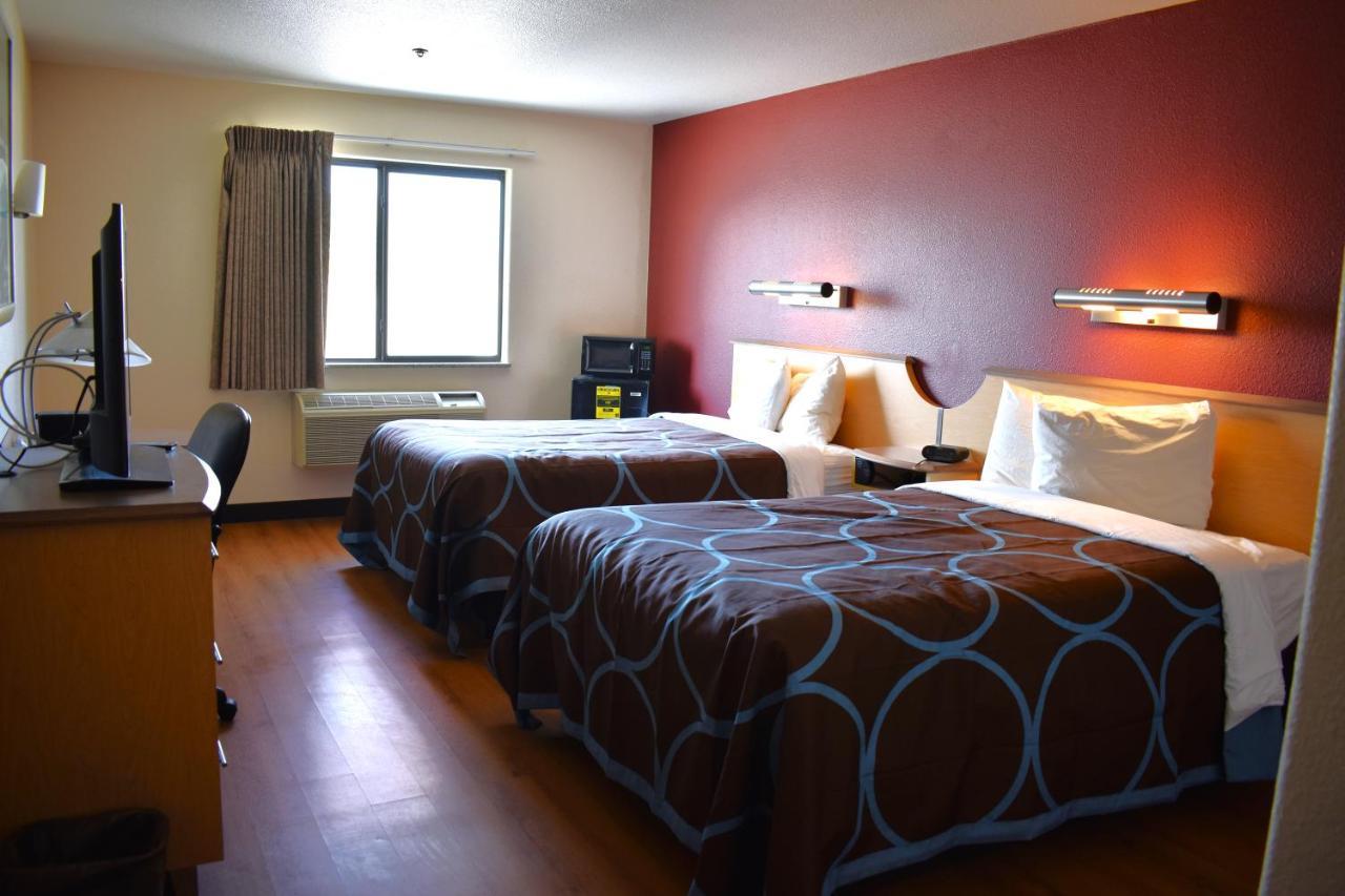 Double Room Two Double Beds Bath Tub Mobility Accessible or Non-Smoking