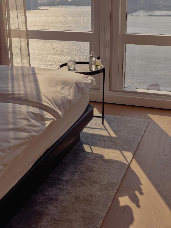 Deluxe River View Guestroom 1 King Bed