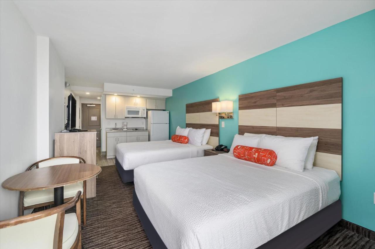 Side Ocean View Balcony 2 Double Beds Kitchenette