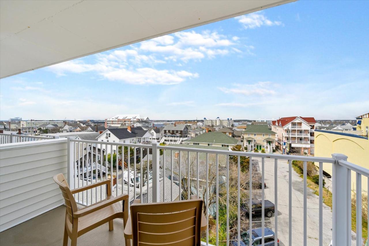 City View Balcony 2 Queen Beds Kitchenette