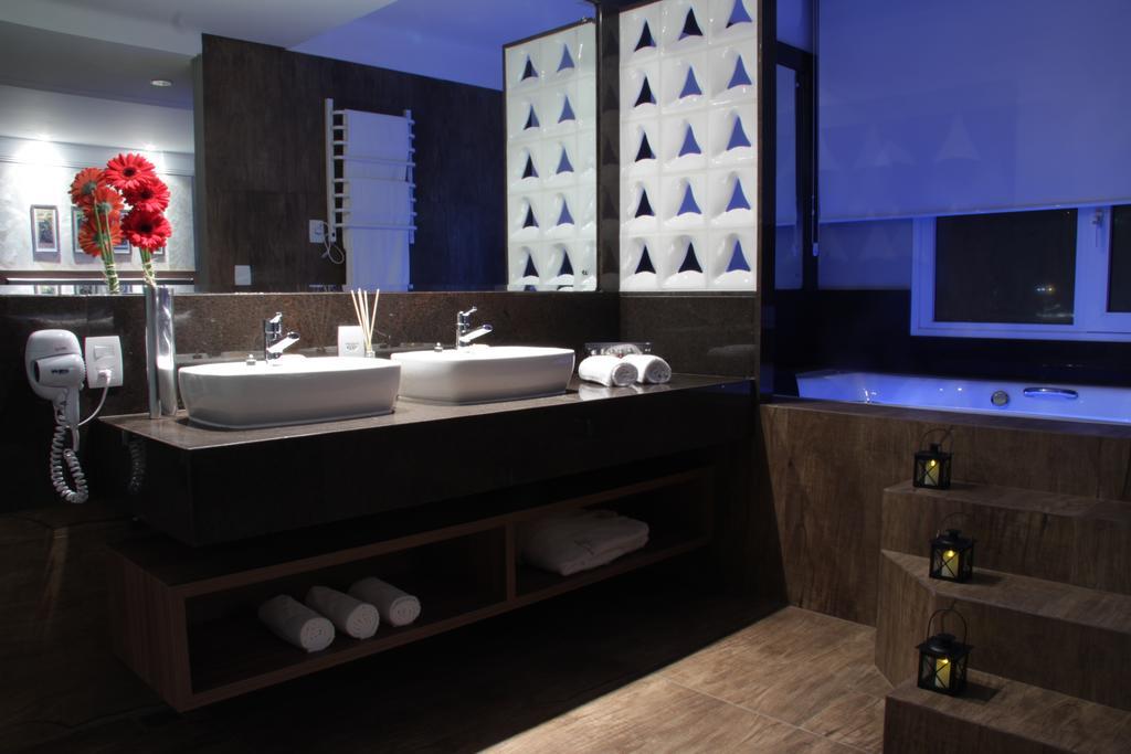Suíte Deluxe com Banheira de Hidromassagem